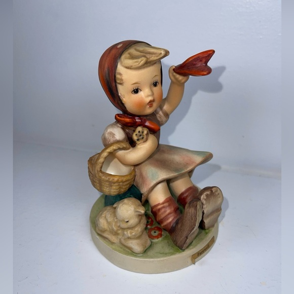 Goebel west Germany Hummel “Farewell” little girl waving 65/1 1970s collectible - Picture 12 of 12